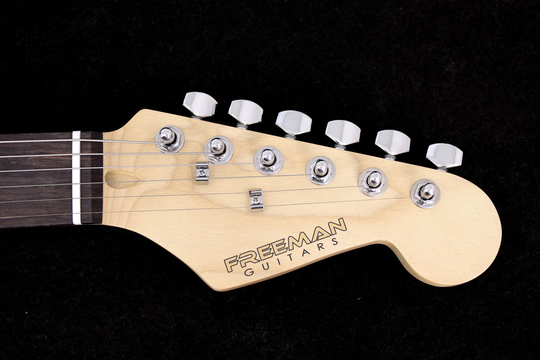 Pack Guitarra Eléctrica Freeman Negra + Amplificador 10W + Accesorios de REGALO + Envío GRATIS en RM